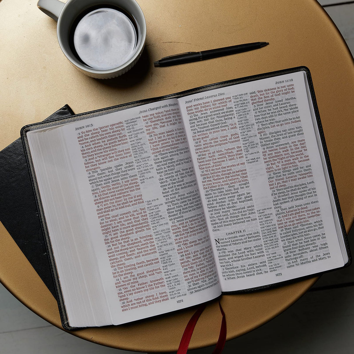 KJV Holy Bible: Giant Print with 53,000 Cross References, Brown Leathersoft, Red Letter, Comfort Print: King James Version [Imitation Leather] Thomas Nelson