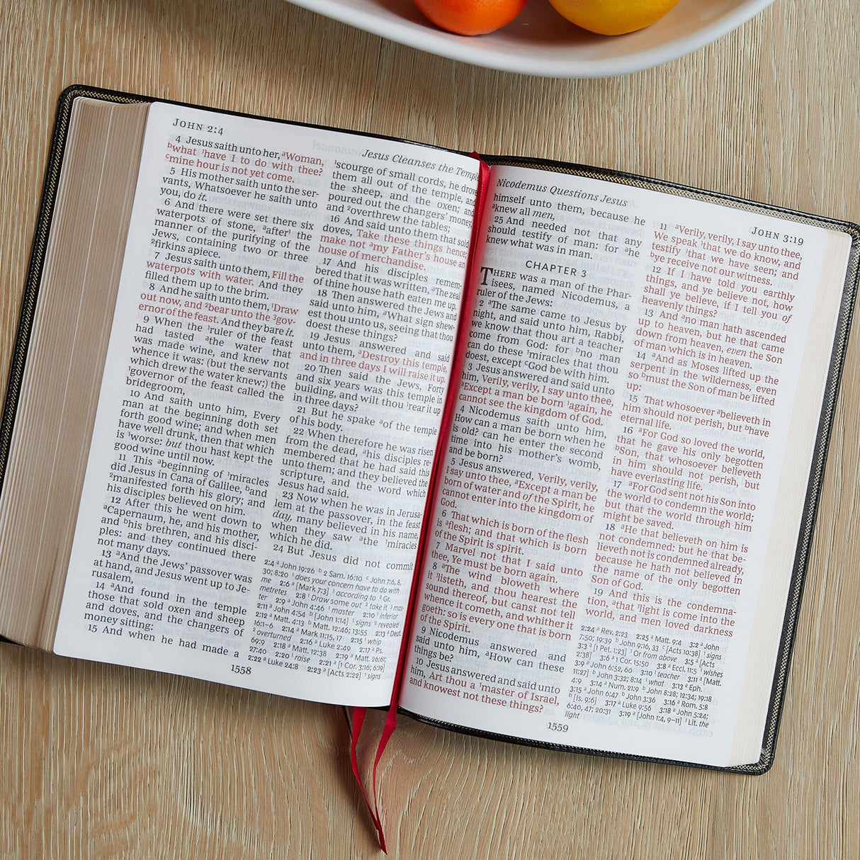 KJV Holy Bible: Super Giant Print with 43,000 Cross References, Deluxe Black Leathersoft, Red Letter, Comfort Print: King James Version [Imitation Leather] Thomas Nelson