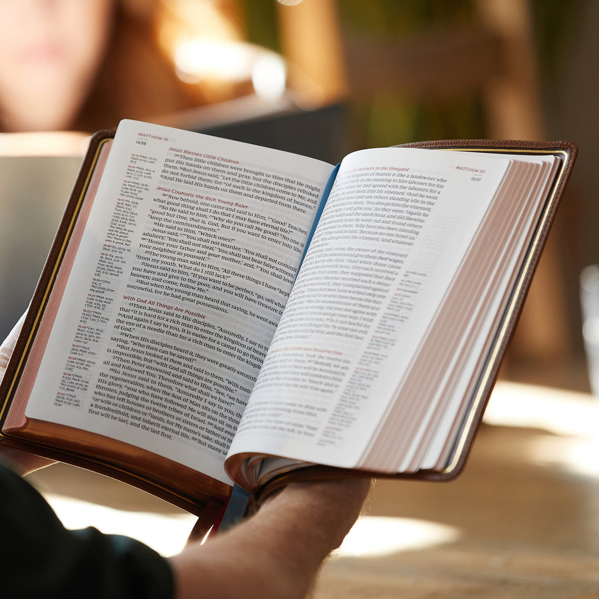 NKJV, Single-Column Reference Bible, Genuine Leather, Blue, Comfort Print: Holy Bible, New King James Version [Leather Bound] Thomas Nelson