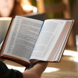 NKJV, Single-Column Reference Bible, Genuine Leather, Blue, Comfort Print: Holy Bible, New King James Version [Leather Bound] Thomas Nelson