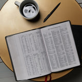 KJV Holy Bible: Giant Print with 53,000 Cross References, Brown Leathersoft, Red Letter, Comfort Print: King James Version [Imitation Leather] Thomas Nelson