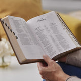 NKJV, Compact Center-Column Reference Bible, Brown Leathersoft, Red Letter, Comfort Print (Thumb Indexed) [Imitation Leather] Thomas Nelson