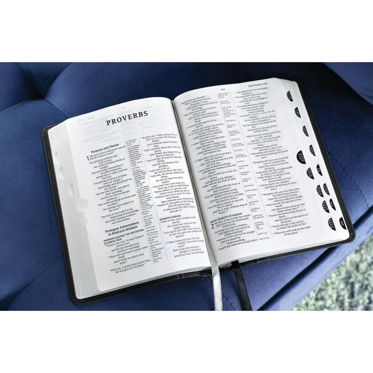 NIV, Compact Center-Column Reference Bible, Leathersoft, Black, Red Letter, Thumb Indexed, Comfort Print [Imitation Leather] Zondervan