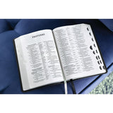 NIV, Compact Center-Column Reference Bible, Leathersoft, Black, Red Letter, Thumb Indexed, Comfort Print [Imitation Leather] Zondervan