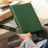 NKJV, Thinline Reference Bible, Large Print, Premium Goatskin Leather, Green, Premier Collection, Red Letter, Comfort Print: Holy Bible, New King James Version Thomas Nelson