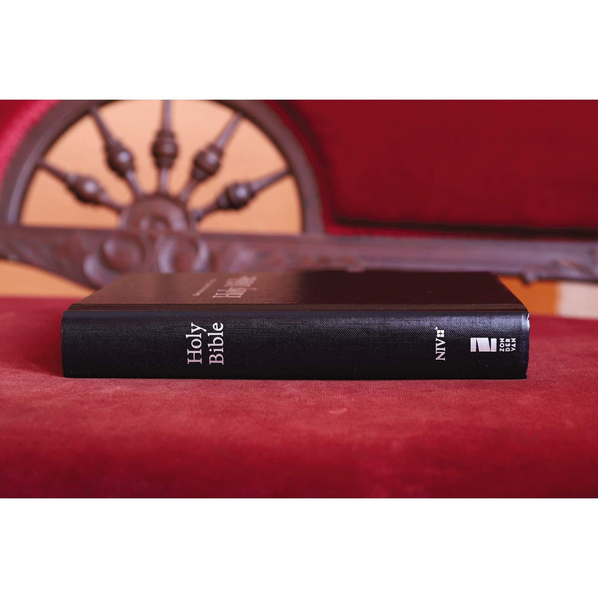 NIV, Pew and Worship Bible, Hardcover, Black, Comfort Print [Hardcover] Zondervan