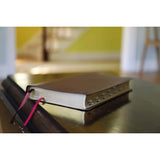 NIV, Thinline Reference Bible (Deep Study at a Portable Size), Bonded Leather, Burgundy, Red Letter, Thumb Indexed, Comfort Print [Bonded Leather] Zondervan
