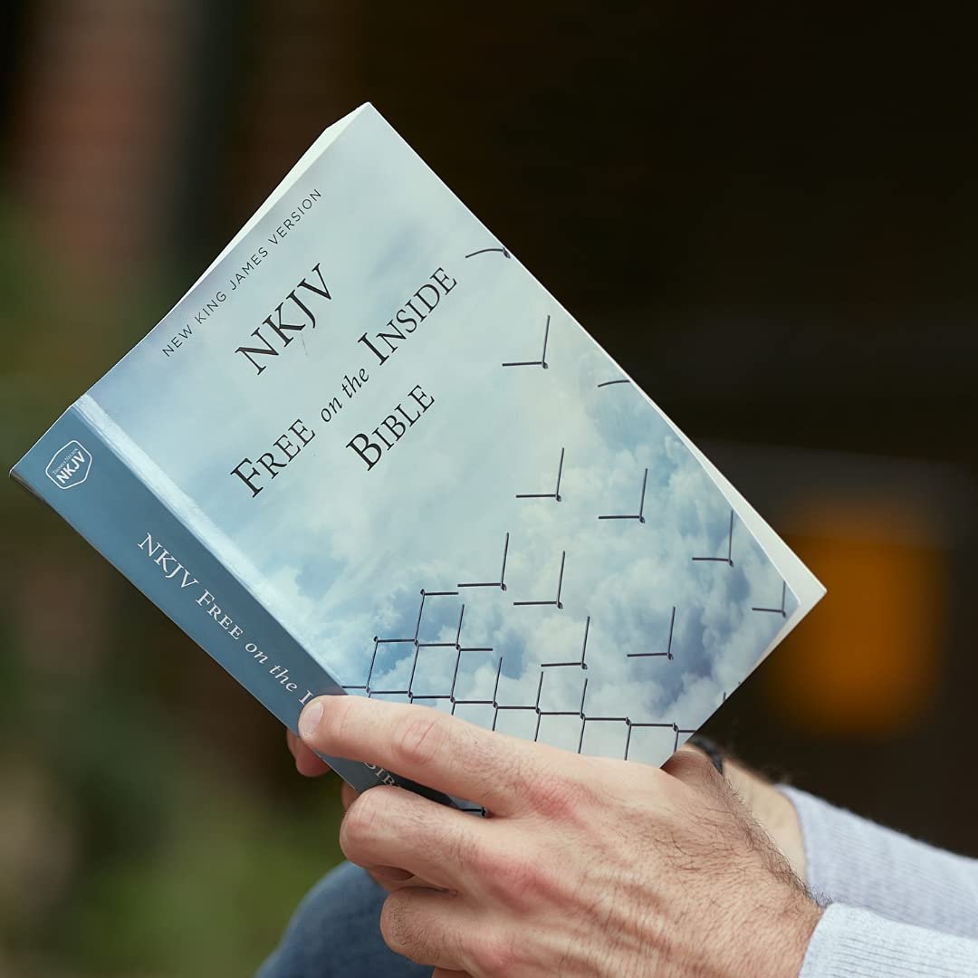 NKJV, Free on the Inside Bible, Paperback: Holy Bible, New King James Version [Paperback] Thomas Nelson