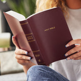 NKJV, Gift and Award Bible, Leather-Look, Burgundy, Red Letter, Comfort Print: Holy Bible, New King James Version [Imitation Leather] Thomas Nelson