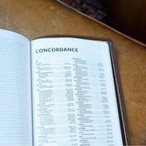 NKJV, Single-Column Reference Bible, Genuine Leather, Blue, Comfort Print: Holy Bible, New King James Version [Leather Bound] Thomas Nelson